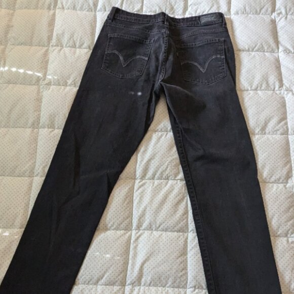 Black Levi's Mid-Rise Skinny - Picture 2 of 7